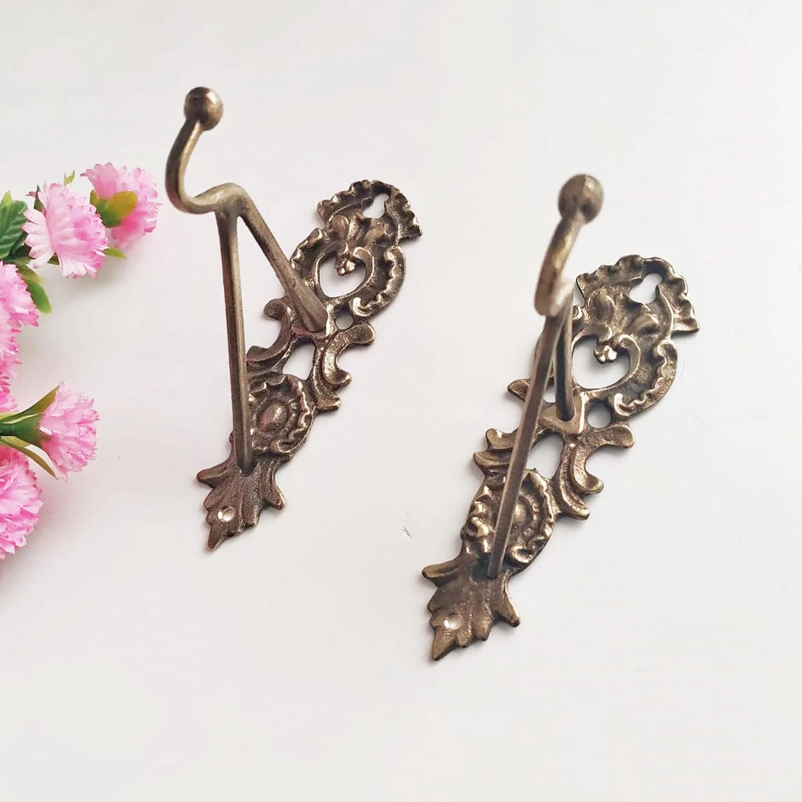 Antique Style Brass Plant Hanger: Minimalist Wall Decor (2 Pieces)