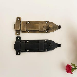 Solid Brass Vintage Door Bolt Lock – Traditional Latch for Garden Gates, Barn Doors, and Cabin Entrances