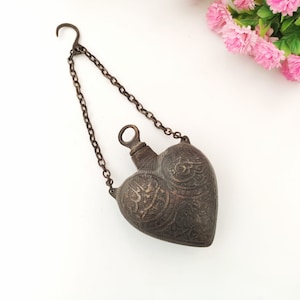 Brass Powder Flask - Vintage Decorative Powder Holder - Handcrafted Collectible Powder Horn - Rustic Home Decor