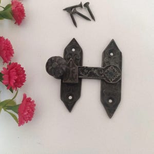 Handcrafted Brass Latch – Rustic Window and Door Hardware, Vintage Home Ornament, Handmade Decorative Lock