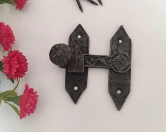 Handcrafted Brass Latch – Rustic Window and Door Hardware, Vintage Home Ornament, Handmade Decorative Lock