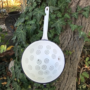 Vintage enamel colander -enamel strainer -cookware -big strainer -old sieve -wall décor -rustic home décor -kitchen utensil