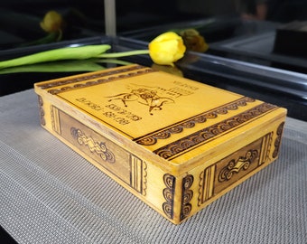 Vintage Pyrography trälåda – Handmålad bulgarisk souvenir