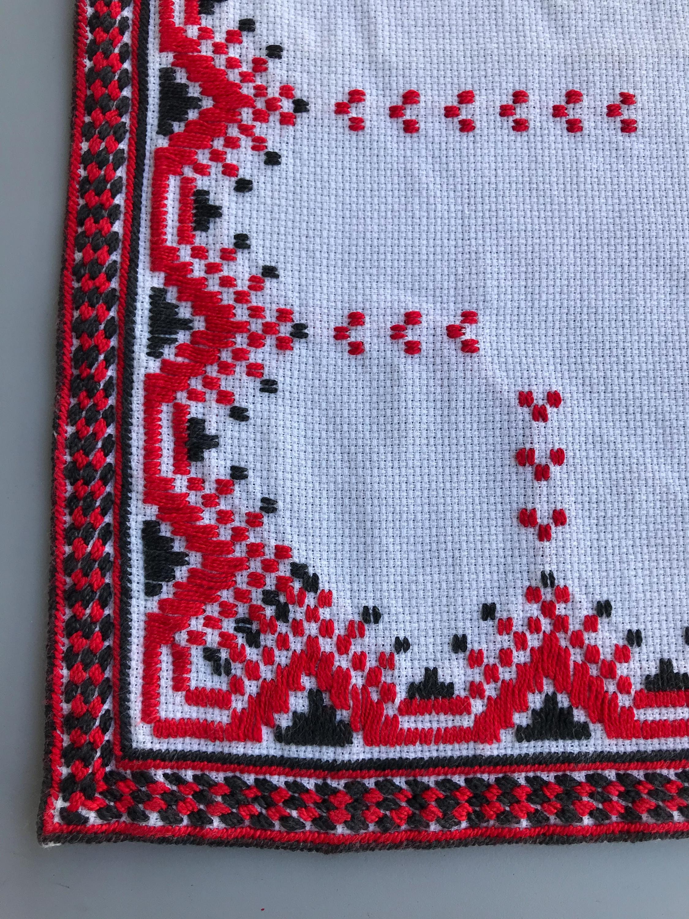 新品 テーブルクロス ヴィンテージ ② 刺繍 ハンドメイド1970s 新品 テーブルクロス ヴィンテージ ② 刺繍 ハンドメイド1970s 新品