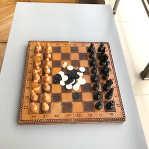 Vintage medium chess set and backgammon 80s -travel wood chess -chess set -game box -pyrography chessboard -chess game -wooden shapes