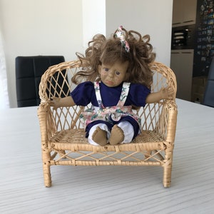 Bambola arrabbiata vintage - bambola da collezione vintage - bambola rara - bambola di plastica - vecchio giocattolo - vecchia bambola - bambola giocattolo - regalo per bambini - arredamento dell&#39;asilo nido
