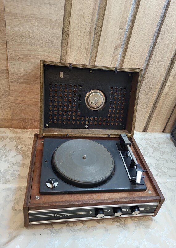 Vintage Akkord Gramophone – Soviet Record Player Decor