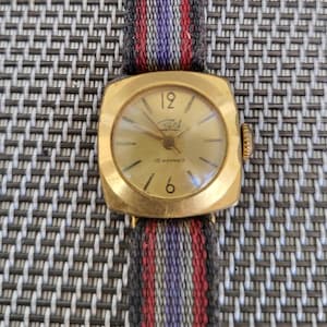 Vintage wristwatch -Russian watch -mechanical watch &quot;ZARJA&quot; 14 jewels 70 - 80&#39;s -vintage ladies watch - ladies watch - wristwatch