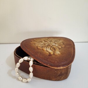Vintage brawn leather box- old Jewelry box- storage box- trinket box- retro leather box- decorative box- old leather box- Vintage home decor