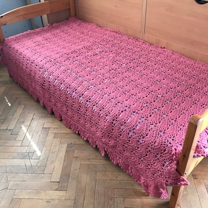 Vintage bedspread -hand crocheted coverlet -hand crocheted bed cover -crochet throw -bedspread -bed cover -blanket -home décor