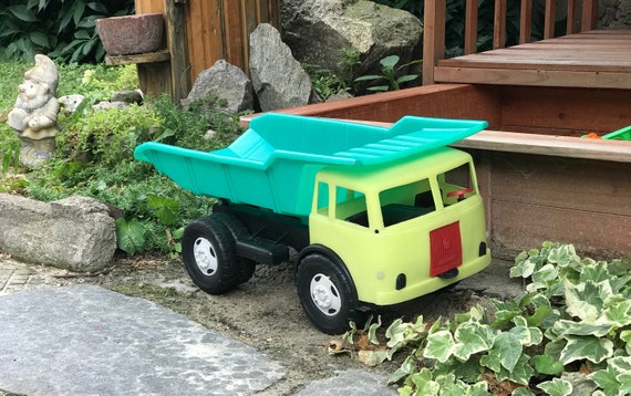 vintage toy dump trucks