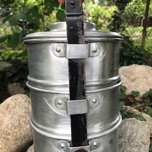 Vintage Aluminium Lebensmittelbehälter mit Deckel -Set von 3 Lebensmitteltöpfen -Töpfe für den Transport von Lebensmitteln -3 Dosen für Lebensmittel mit Griff - Lunchboxen