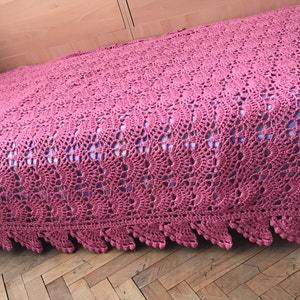 Vintage bedspread -hand crocheted coverlet -hand crocheted bed cover -crochet throw -bedspread -bed cover -blanket -home décor image 2