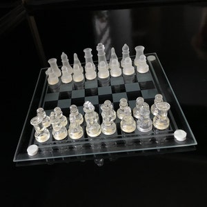 Juego de ajedrez de cristal pequeño vintage - Juego de mesa - Juego de ajedrez - Piezas de ajedrez de cristal - Tablero de cristal - Ajedrez coleccionable - Juego de ajedrez retro