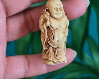 Llavero vintage de hueso tallado a mano – Figura de Buda feliz