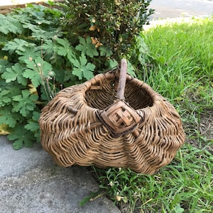 Vintage basket -handmade basket -rustic primitive -antique primitive buttocks basket -old hand woven wicker basket for fruits-storage basket