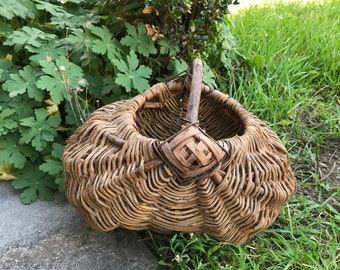 Vintage basket -handmade basket -rustic primitive -antique primitive buttocks basket -old hand woven wicker basket for fruits-storage basket