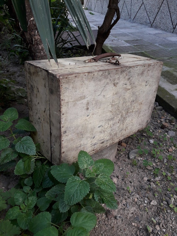 Vintage wooden suitcase - antique suitcase - primi