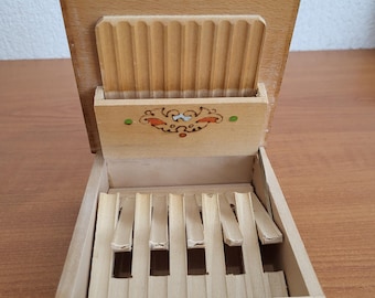 Vintage wooden cigarette box - Vintage cigarette case - handmade - hand painted - cigar box - decorated - hand carved cigarette box