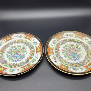 Chinese Early 20th century hand painted plates Famille Rose Pair