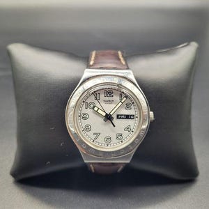 Montre rétro vintage Irony pour femme Swatch