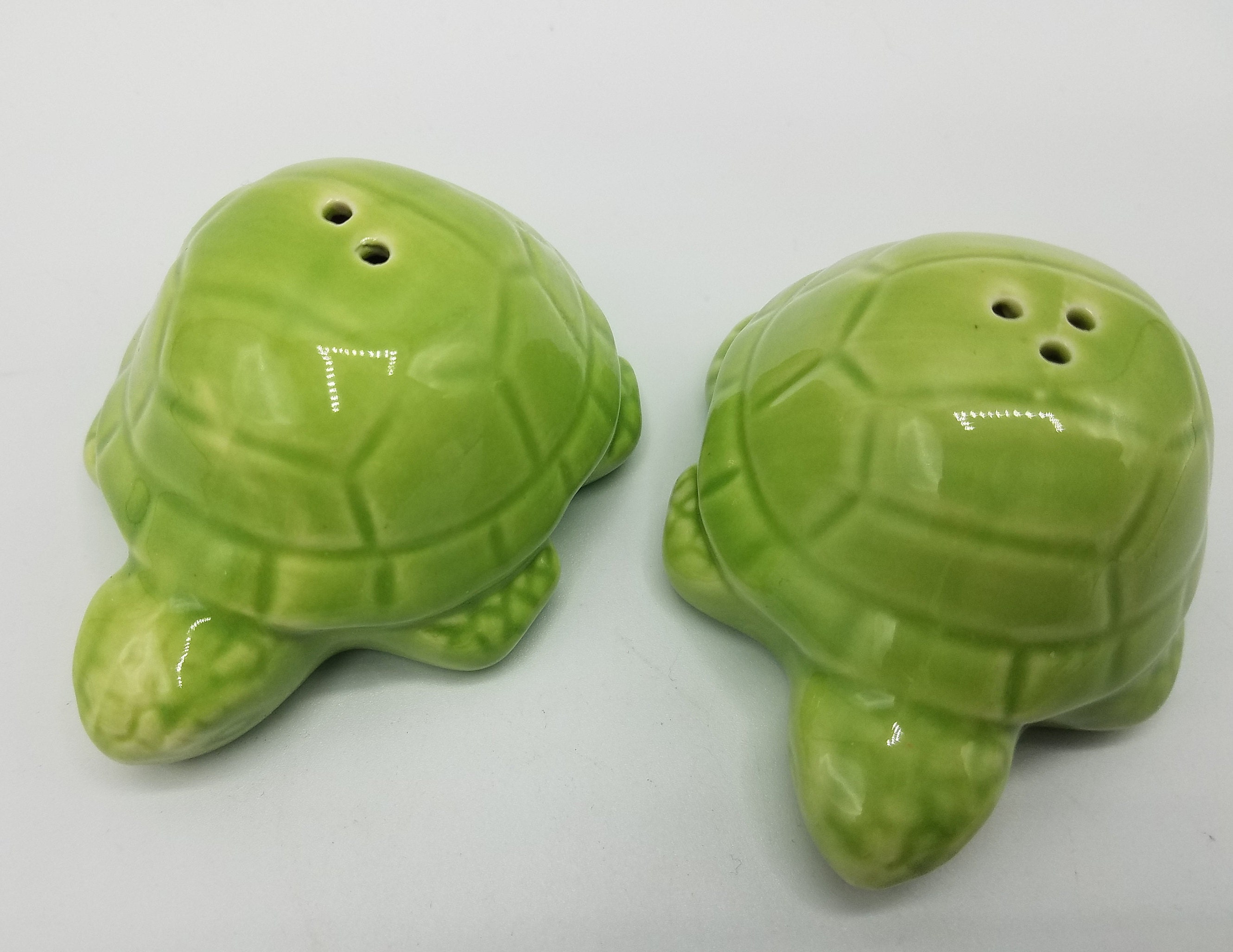 New Lime Green Sea Turtles Salt and Pepper Shakers Ceramic, Set of 2