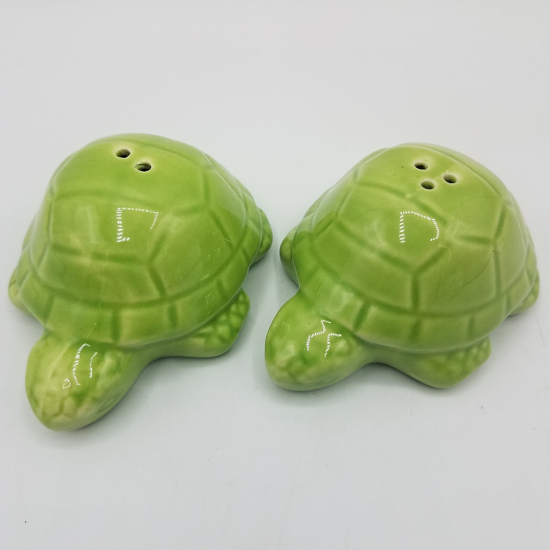 New Lime Green Sea Turtles Salt and Pepper Shakers Ceramic, Set of 2