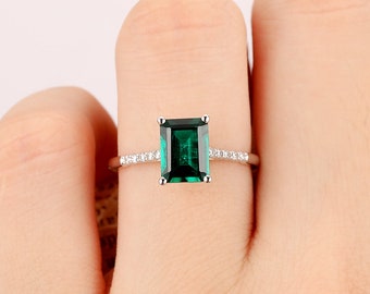 Emerald Birthstone Ring, 6x8mm Emerald Cut 2.00CT Emerald Ring, Emerald Engagement Ring, Women's Daily Ring, Solid 14k, 18k Yellow Gold Ring