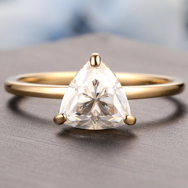 Versteckter Halo Trillion 7mm Moissanite Verlobungsring Gelbgold Simulierter Diamant Frauen Täglicher Ring