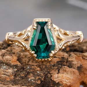 Anillo de promesa único con piedra preciosa verde, anillo de compromiso antiguo para mujer con esmeralda en forma de ataúd de 7 x 10 mm.