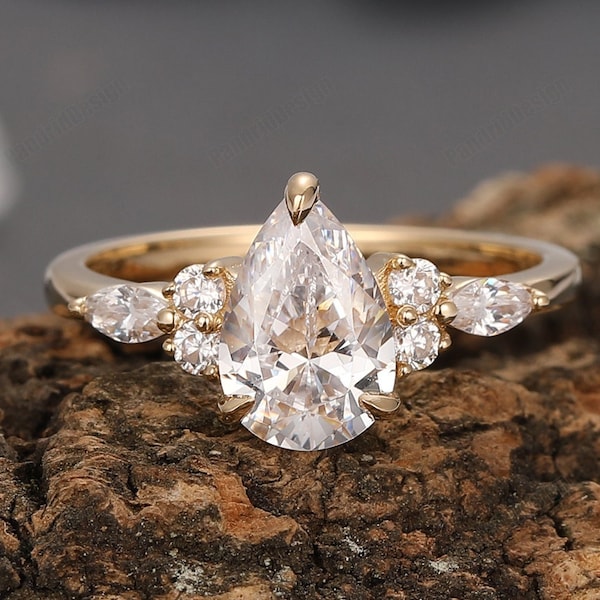 Anillo de boda Art Déco de oro rosa, anillo de promesa con moissanita en forma de pera de 1,5 quilates y diamantes simulados de 6 x 9 mm.