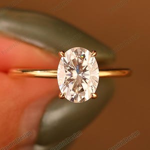 4-Prong Solitaire Proposal Ring for Women, Solid Gold 1-3CT Oval Cut Moissanite Engagement Ring
