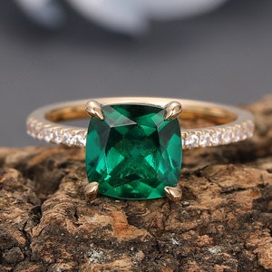 7,5 mm 2CT kussenring smaragd, 14K geelgouden smaragdring, smaragdgroene verlovingsring, smaragdgroene trouwring, verborgen halo-ontwerp smaragdring
