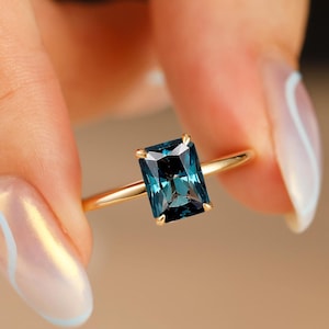 Peacock Teal Sapphire Ring,Solitaire 2.0CT Radiant Cut 6X8MM Sapphire Engagement Ring , Unique Wedding Gold Ring for Lover Girl Mother&#39; Gift