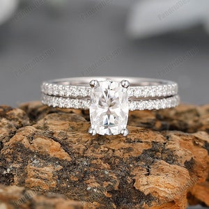 Antique Cushion Cut Wedding Ring Set For Women, Half Eternity Long Cushion Cut Moissanite Diamond Engagement Ring Set,Cushion Cut Bridal Set