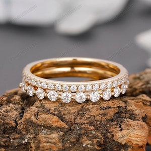 Alianza de moissanita de oro macizo de 14 quilates, anillo de moissanita de media eternidad, alianza de moissanita con diamantes hecha a mano para ella, anillo de aniversario diario.