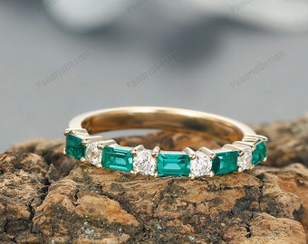 Emerald Wedding Band 14K Yellow Gold Eternity Ring Band, Delicate Stacking Ring Anniversary Ring Women,Vintage Baguette Emerald Diamond Ring