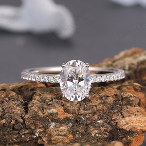 Anillo de compromiso Art Déco, anillo de diamantes simulados de talla ovalada de 6x8 mm, anillo de boda vintage, anillo de acento moissanita de oro de 14 k, anillo diario para mujer imagen 4