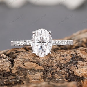 Art Deco Engagement Ring, Oval Cut 6x8mm Simulated Diamond Ring, Vintage Wedding Ring, 14k Gold Moissanite Accent Ring, Women&#39;s Daily Ring