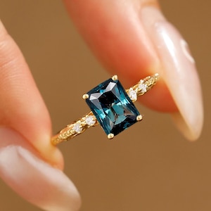 Vintage Radiant Cut 6X8MM Sapphire Engagement Ring Solid Gold, Prong Set Peacock Teal Sapphire Wedding Anniversary Gold Ring for Lover Women