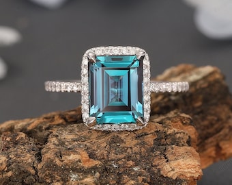 4CT Alexandrite Ring, Halo White Gold 8x10mm Emerald Cut Alexandrite Anniversary Ring, Promise Diamond Ring, Women&#39;s Alexandrite Ring Gold