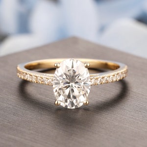 Anillo de compromiso Art Déco, anillo de diamantes simulados de talla ovalada de 6x8 mm, anillo de boda vintage, anillo de acento moissanita de oro de 14 k, anillo diario para mujer imagen 1