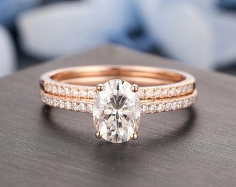 Anillo minimalista de media eternidad, conjunto de boda para mujer con moissanita de talla ovalada de 6 x 8 mm y diamantes simulados.