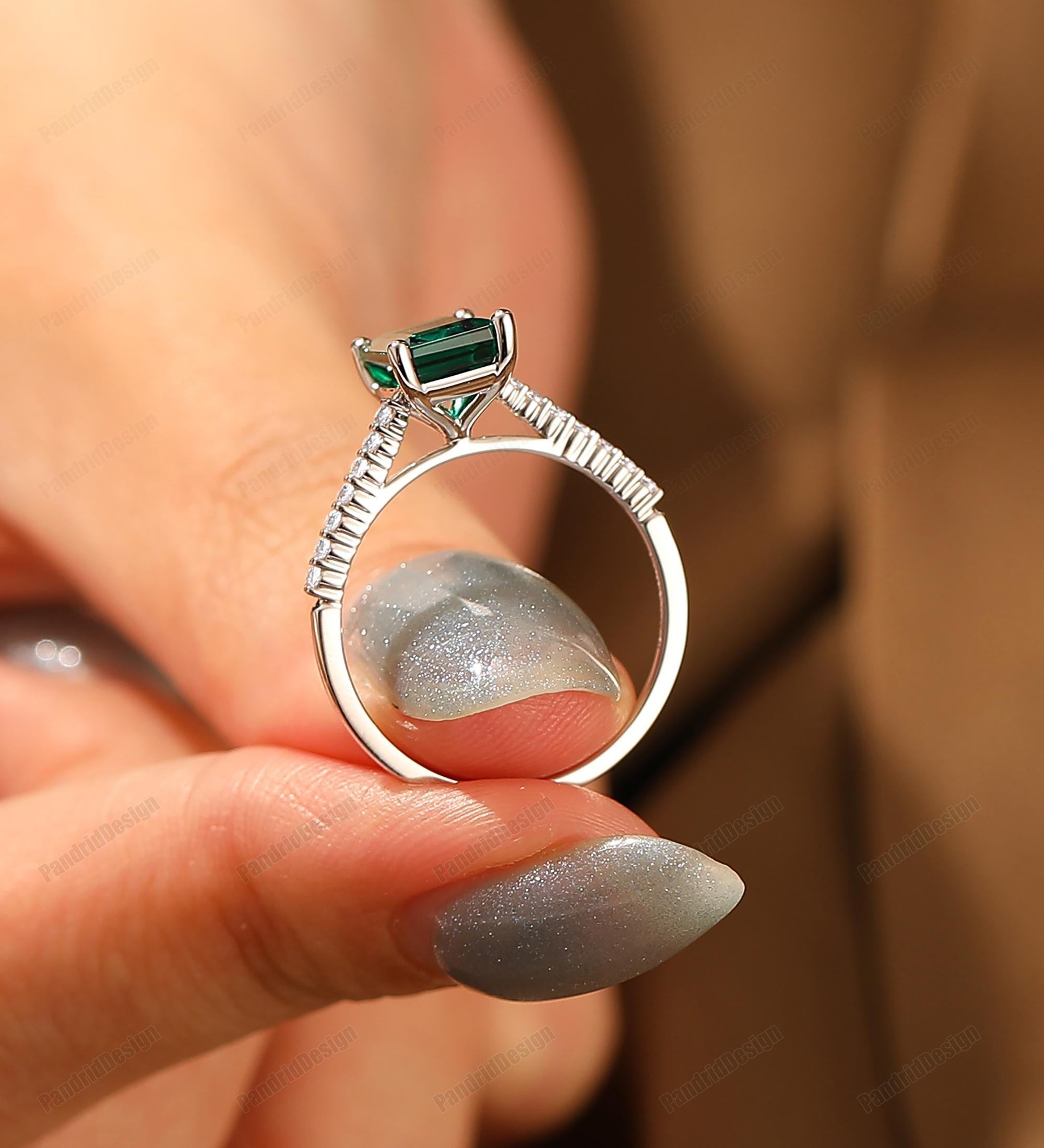 Bague De Fiançailles Art Déco En Diamants De Laboratoire émeraude 2,11 Carats - Taille 7