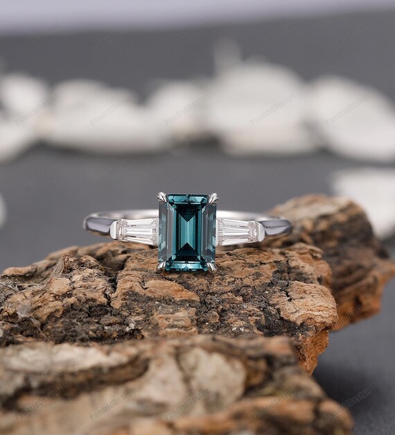 10K/14K/18K Gold Peacock Sapphire Engagement Ring Danity Prong Set