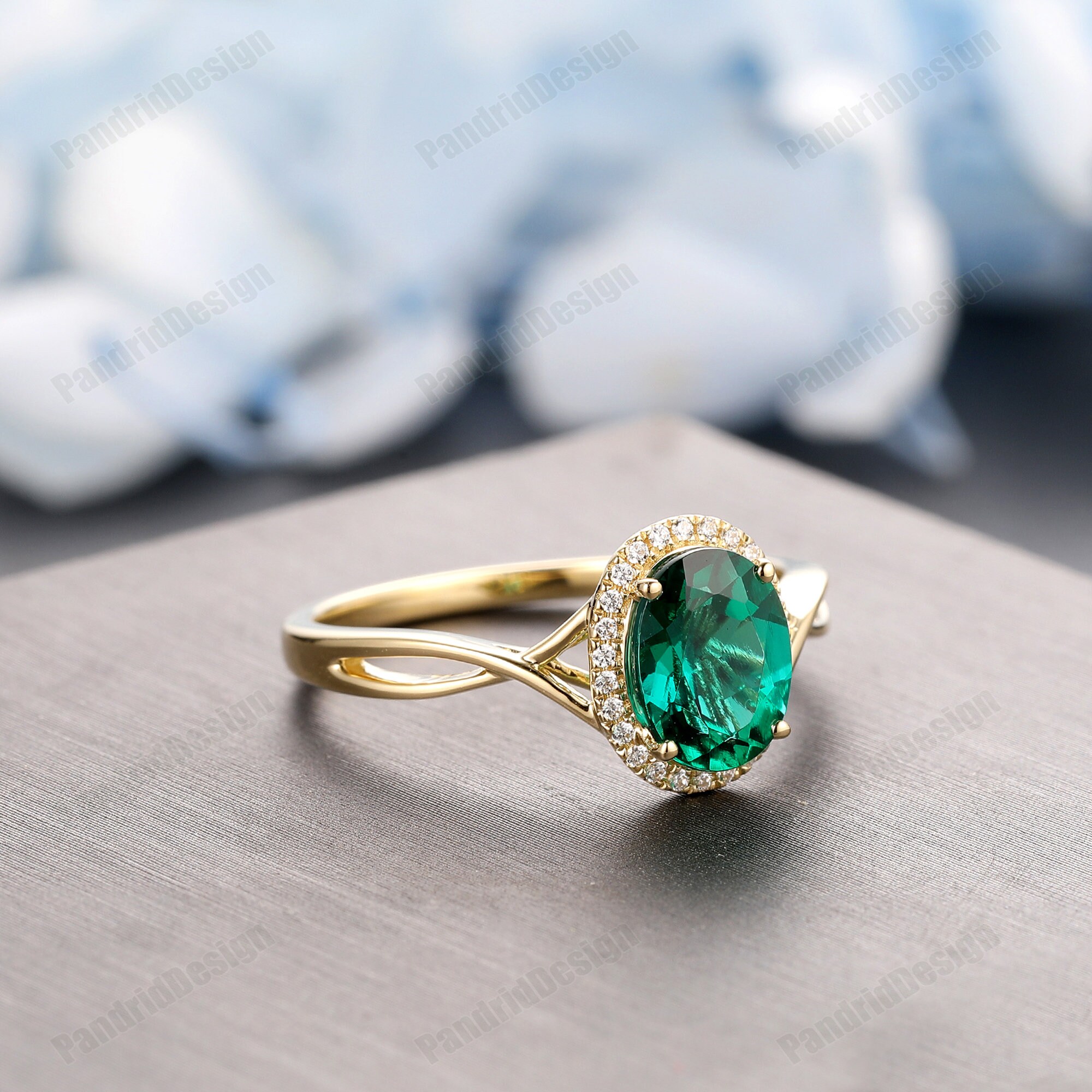 4.50tcw 14K East to West Oval Cabochon Emerald and Round Diamond 3 Stone  Gold Ring For Sale at 1stDibs