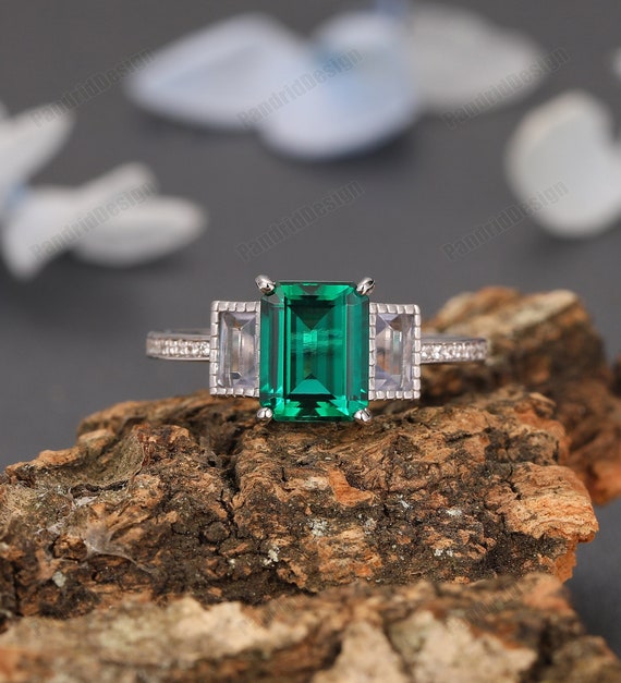 Anello con deals pietra smeraldo