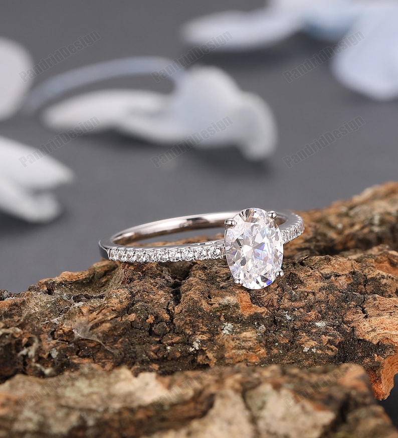 Anillo de compromiso Art Déco, anillo de diamantes simulados de talla ovalada de 6x8 mm, anillo de boda vintage, anillo de acento moissanita de oro de 14 k, anillo diario para mujer imagen 5