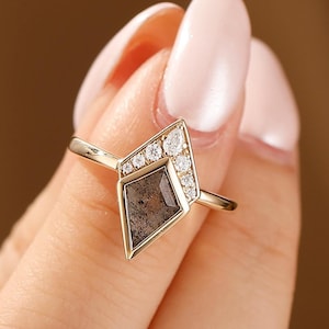 Galaxy Raw Salt and Pepper Diamond Ring 1.35CT Kite Cut Diamond Crystal Engagement Ring Unique Bridal quartz Ring Birthday Gift For Him/Her