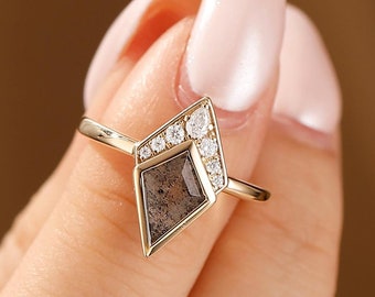 Galaxy Raw Salt and Pepper Diamond Ring 1.35CT Kite Cut Diamond Crystal Engagement Ring Unique Bridal quartz Ring Birthday Gift For Him/Her